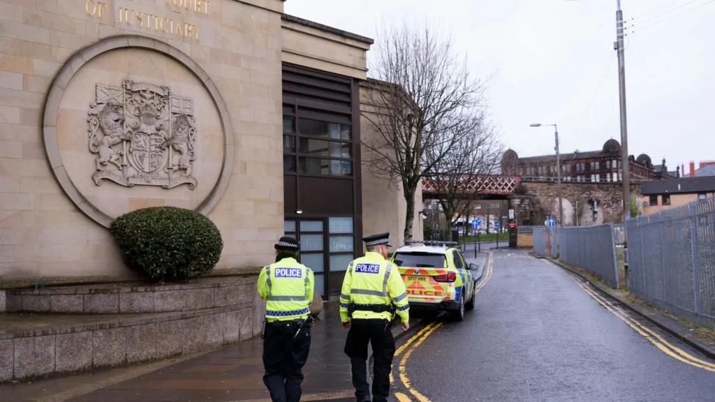 英国男子因暗网雇佣谋杀而被判有罪，计划以“黑帮式处决”杀死一名检察官